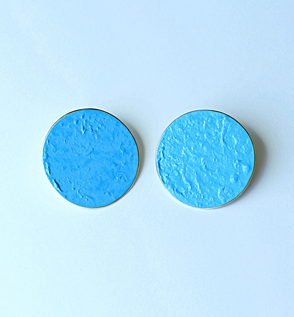disc earrings - sky blue