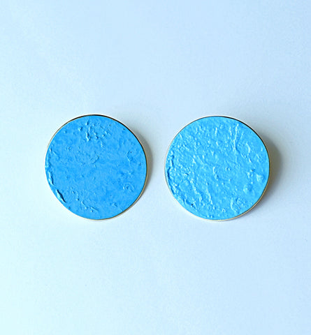 disc earrings - sky blue