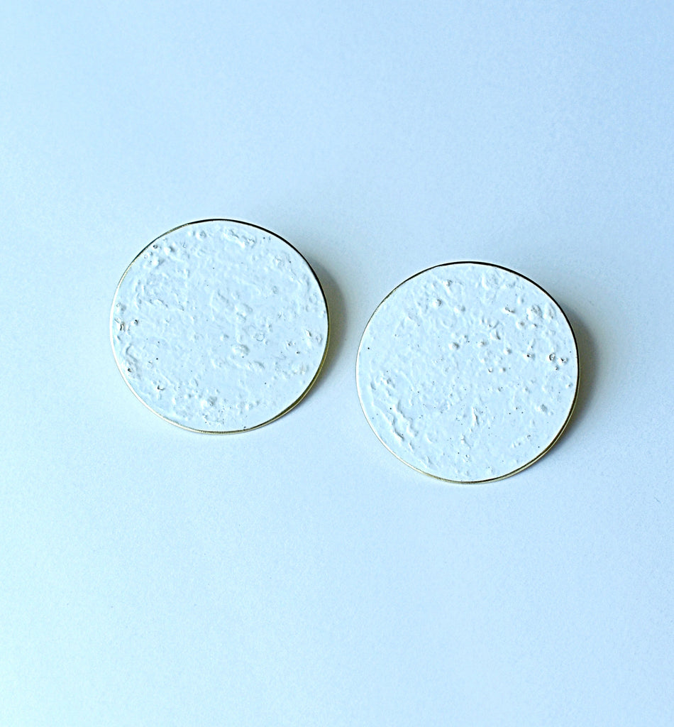 disc earrings - white