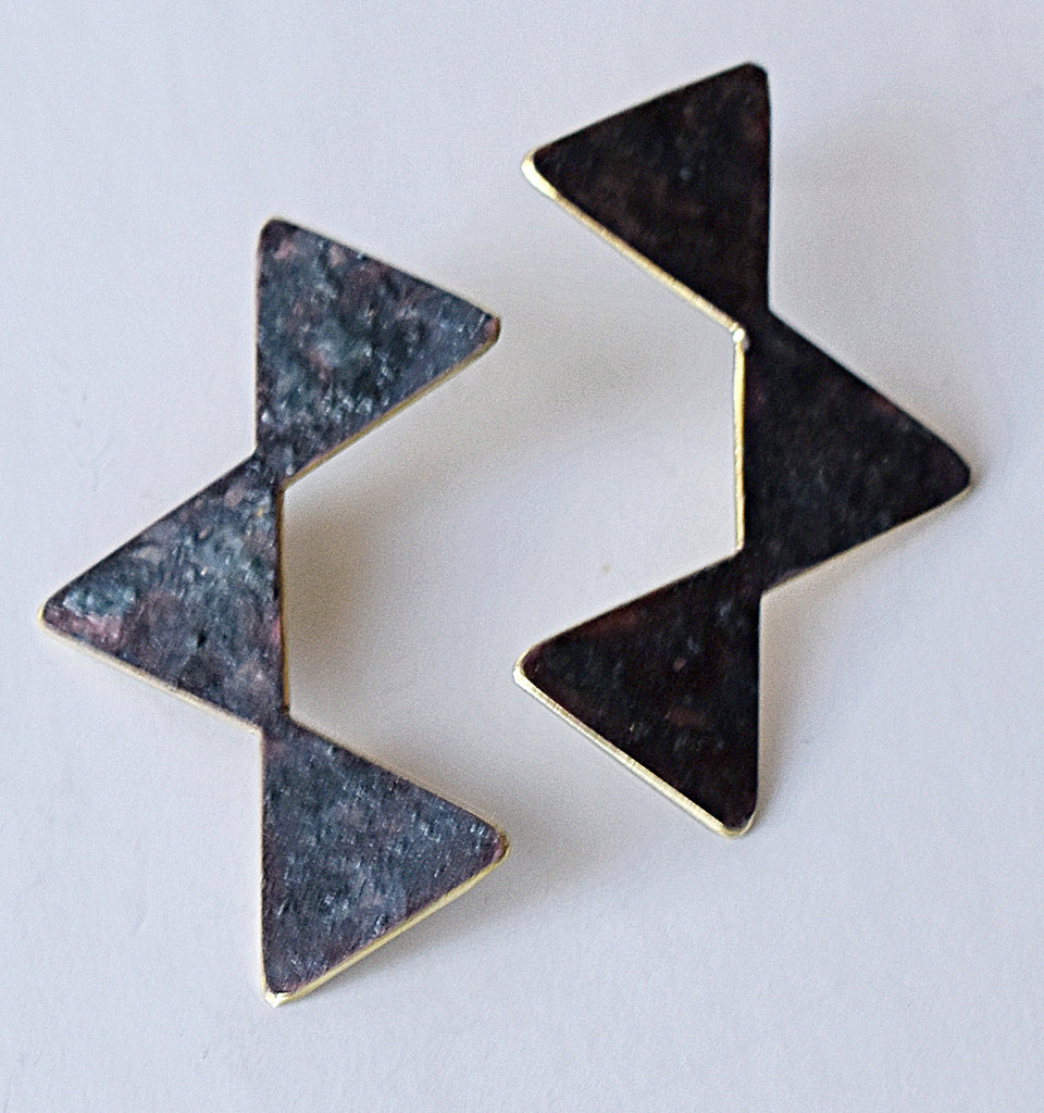 spark earrings - black