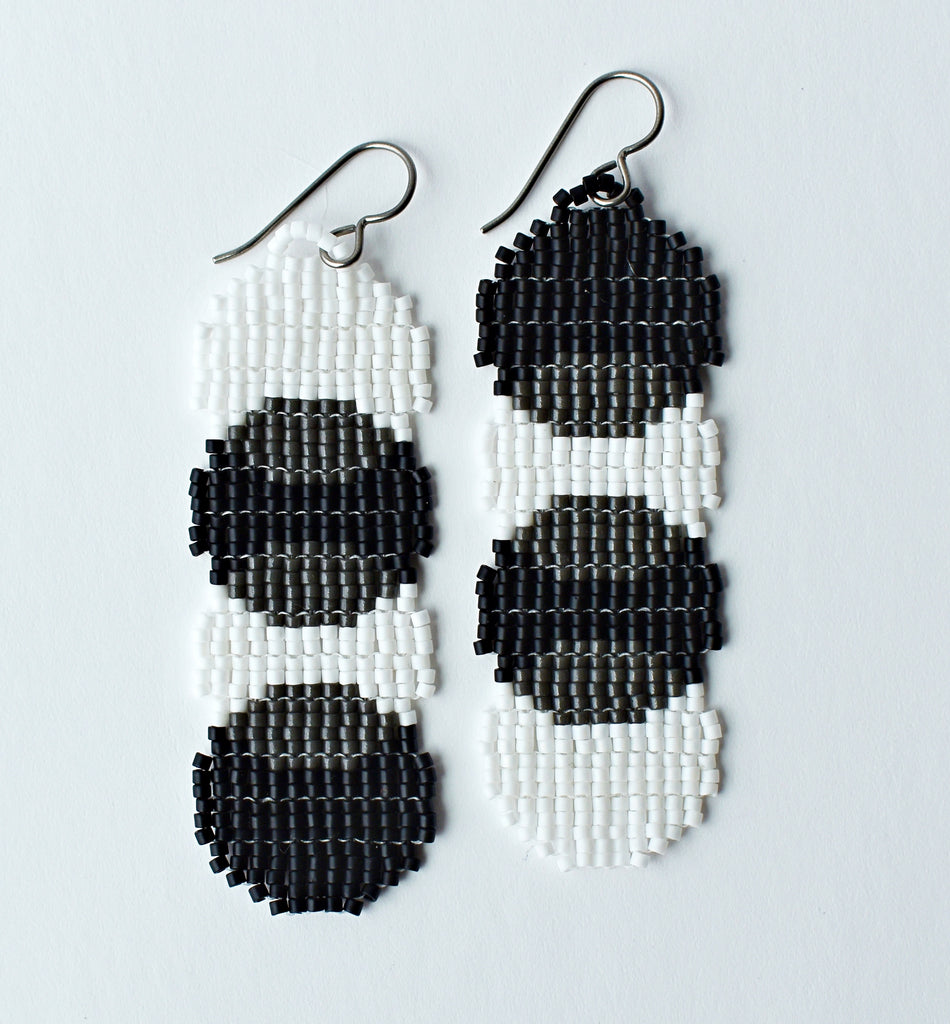 color connect earrings - black
