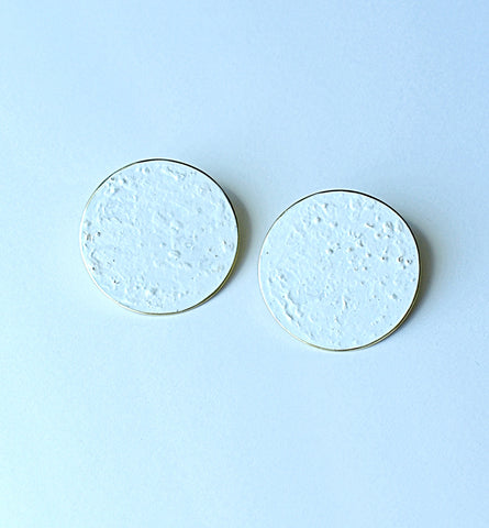 disc earrings - white