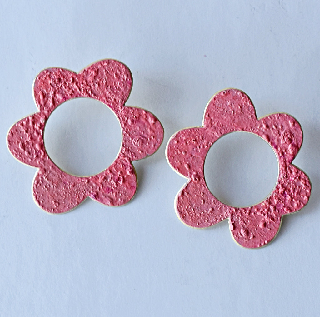 flora earrings - pink