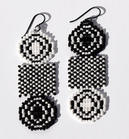 focus earrings - black, white