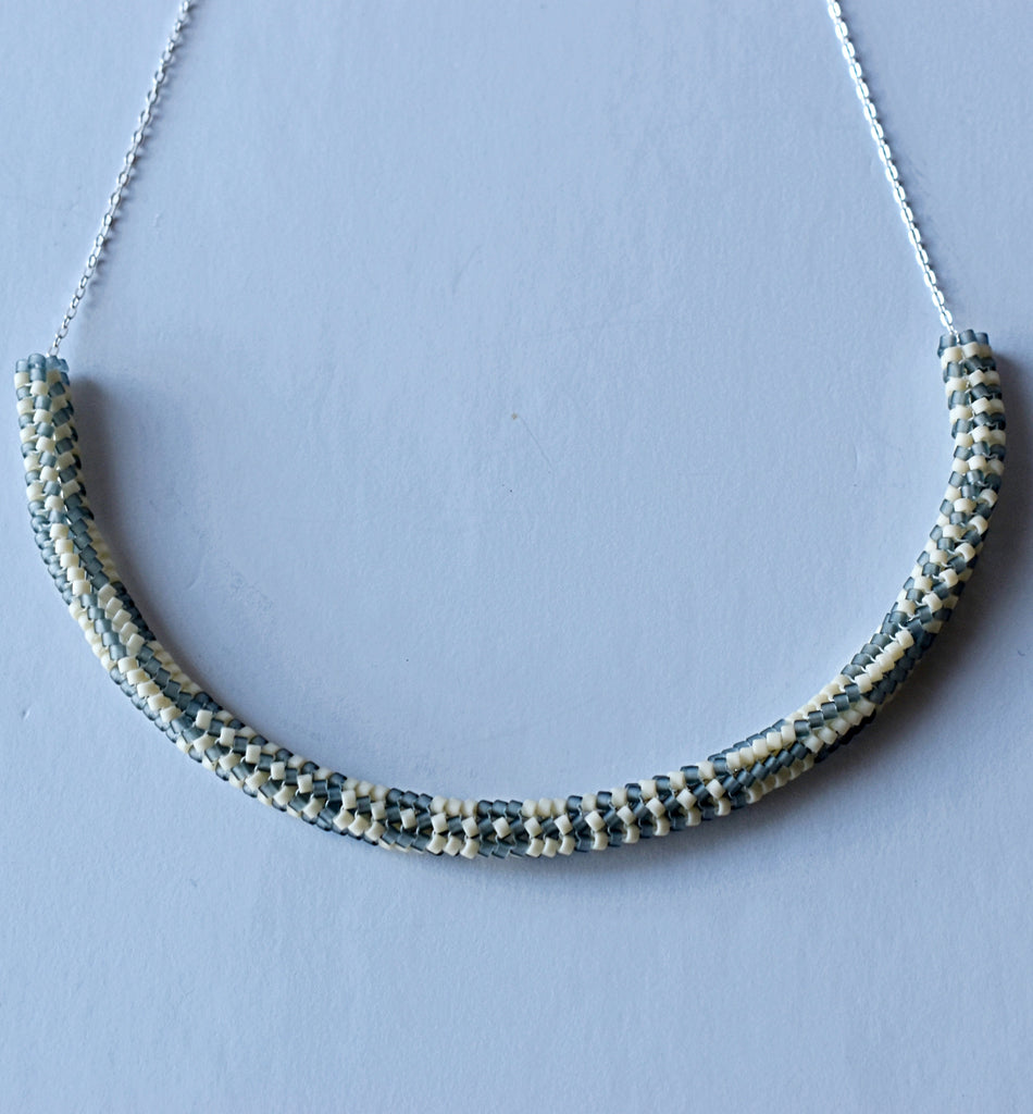 mixed pattern chain necklace - grey, creme
